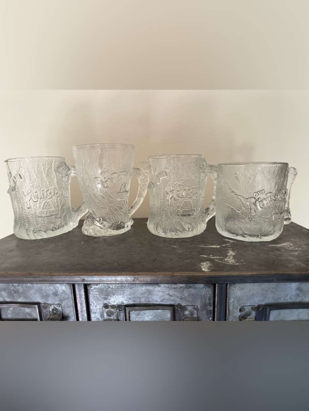 Vintage Flintstones glass mugs (4) McDonalds collectibles 1990’s set